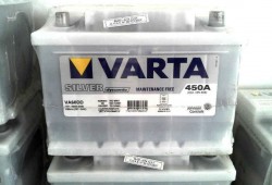 Las baterías sin mantenimiento selladas en origen están cargadas con ácido y se comercializan ya listas para su instalación