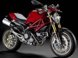 Es una 1200 "reducida" a una potencia más manejable y un precio menor.
