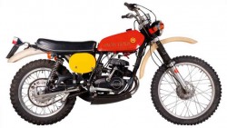 <div align="justify">En 1974 Montesa presenta en el Salón del Automóvil de Barcelona la primera y genuina Enduro 250, una moto pensada exclusivamente para un uso 'off road' y en la que se aprovechaba y combinaba la experiencia obtenida con la 'trail' King Scorpion y, sobre todo, con las Cappra de motocross. Acababa de nacer una de las sagas más importantes y longevas de la marca, que se mantendría en el mercado hasta la absorción de ésta por parte de Honda en 1986.</div>
