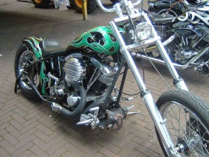 Una motocicleta Harley Davidson customizada