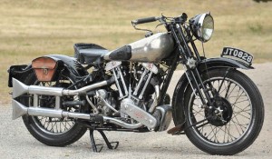 En 1924, George Brough, produjo su modelo más conocido, la legendaria SS100. Cada una de estas motos se vendió con un certificado que confirmaba que la motocicleta había alcanzado los 160 km/h en la pista de pruebas.