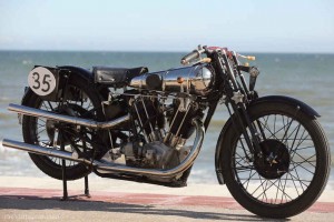 También estaba la Pendine, con garantía de alcanzar los 176 km/h llevando el nombre del lugar récord de velocidad en la costa sur de Gales.<br>Pendine Sands es uno de los nombres más evocadores en los anales de la historia de la motocicleta británica. En la década de 1920 la playa de siete millas (11 km) en la costa sur de Gales acogió las carreras Gales TT y no menos de cinco intentos exitosos de batir récords de velocidad.