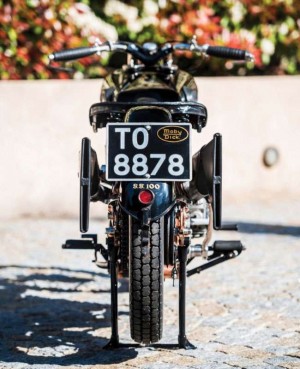 La Brough Superior SS100 recibió el apodo de Moby Dick debido a su capacidad que esta moto tenía de tragar asfalto, de una manera similar a como la mítica ballena blanca deglutía cientos de litros de agua salada,