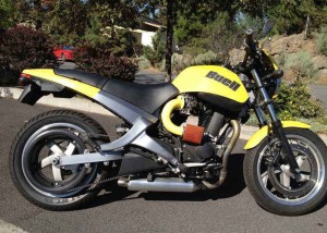 Buell Blast Standard de 2009 fabricada por Buell Motorcycle Company.