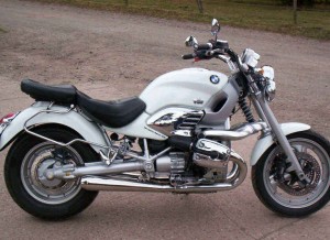 Entre los años 1997 y 2004, BMW Motorrad fabricó una motocicleta denominada R 1200 C.