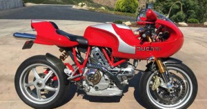 La Ducati MH900e es una motocicleta deportiva creada por la compañía italiana Ducati. Se trató de una edición limitada a 2000 unidades