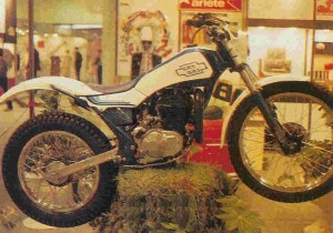 Este fue el primer prototipo de GasGas que se exhibió en el Salón de la motocicleta de Barcelona en 1985. Se basó en la SWM Guanaca. La producción comenzó al año siguiente.