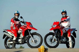 La nueva XRE300 Rally, una moto inspirada en el diseño y espíritu de la poderosa CRF 450X que utiliza el Honda Racing Team en sus competencias más extremas.