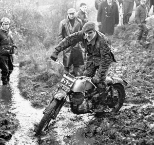 Mick Andrews en 1966 a lomos de una Bultaco Sherpa 10,  de 244cc.