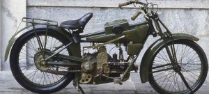 La Normale es la primera motocicleta construida en serie por Moto Guzzi, fue producida desde 1921 hasta 1924. La producción comenzó en 1921, cuando, en la fábrica de Mandello del Lario, fueron ensamblados 17 unidades, que se vendieron a un precio de 8.500 liras.