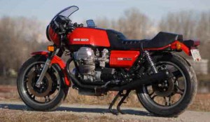 La Moto Guzzi Le Mans es una moto deportiva fabricada por primera vez en 1976 por la empresa italiana Moto Guzzi. Se la denominó así por de la carrera de 24 horas de resistencia de moto en el circuito de Le Mans en Francia.