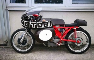 Motocicleta Motobi de carreras original de 1961. MotoBi encargó al taller del famoso ingeniero Primo Zanzani que preparara sus motos de competición