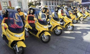 Mototaxis en La Puerta del Sol de Madrid