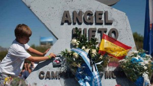 El Jarama abre sus puertas para rendir homenaje a Ángel Nieto.<br>El circuito madrileño ha permitido el acceso a los aficionados para recordar al piloto fallecido