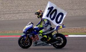 Rossi llega a las 100 victorias en Assen 2009
