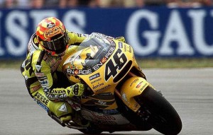 Valentino Rossi ganó mundial 2001 con la Honda NSR500.