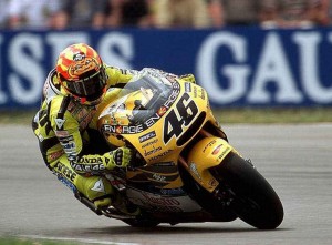 Valentino Rossi ganó mundial 2001 con la Honda NSR500.