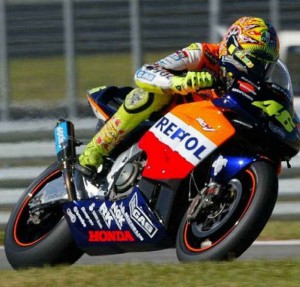 Valentino Rossi ganó mundial 2002 con la Honda RC211V.