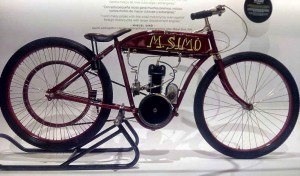 La primera marca de motos registrada en España, Simó, y este su primer ejemplar, una  motocicleta de 174cc.