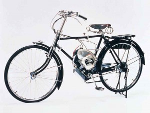 Primera motocicleta Suzuki fabricada en 1952