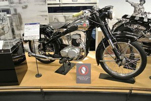 Suzuki Colleda CO de 1954 en el museo de Historia Suzuki