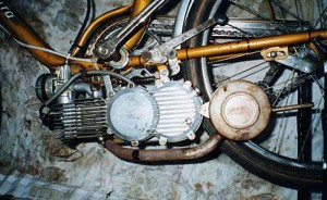 El motor de 35.5 cc., Baby Mosquito.