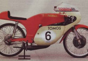 Moto oficial del Campeonato de Europa 50cc. del año 1971, con su bastidor de fibra de vidrio.