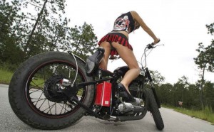 Al 'cole' en una Triumph custom