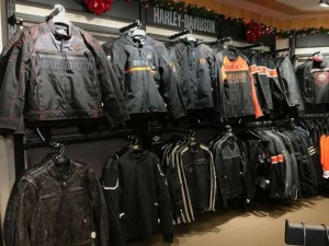 Esta ropa ayuda incluso a los no propietarios a identificarse con el estilo de vida Harley-Davidson.